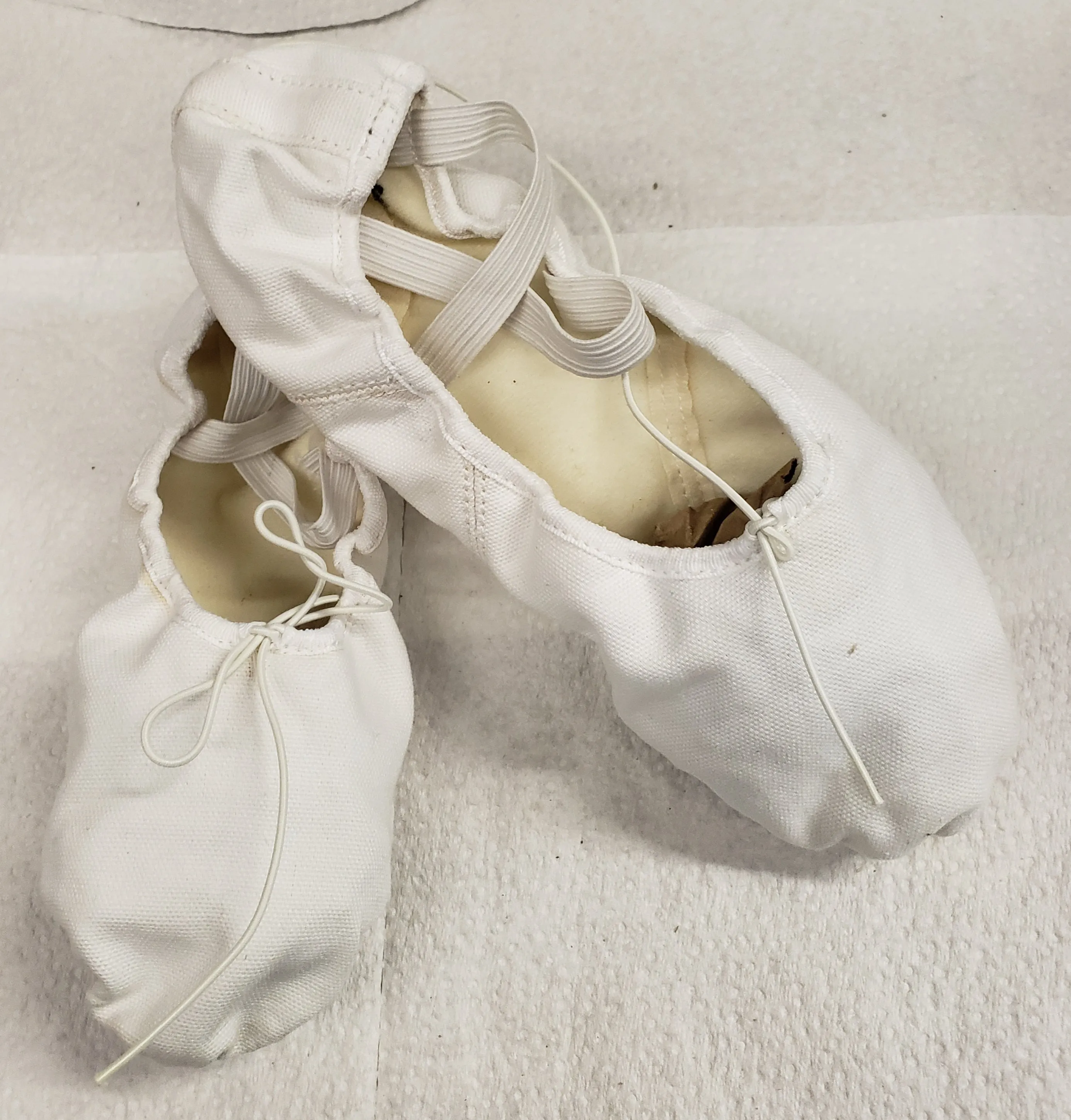 Juliet Canvas -- Women's Split Sole Ballet Slipper -- White